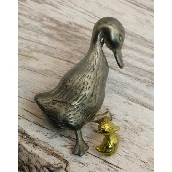 Jewelry - Vintage Pewter Mother Duck With Trembler Gold Tone Duckling Pin Brooch 2"